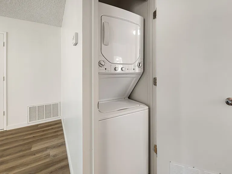 Lassen Villa Apartments — Photo 54