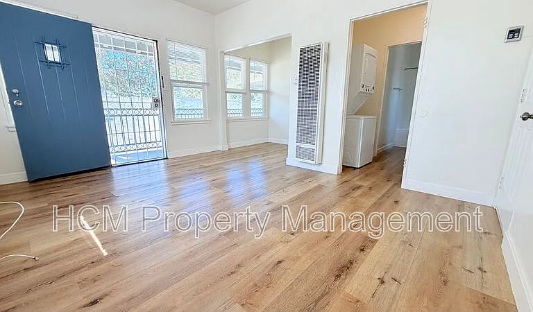 202 E Walnut St #216 — Photo 5