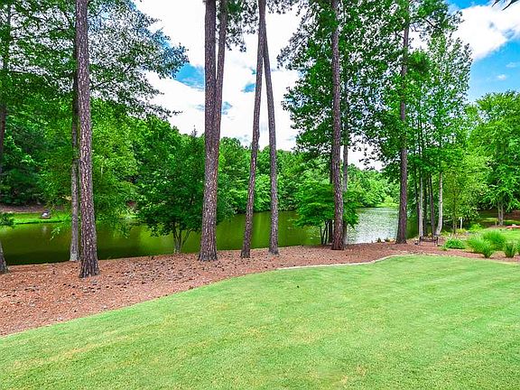 5th image of 306 Mossycup Oak Ct