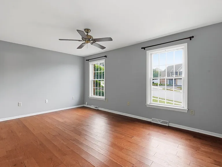 472 Hillside Dr — Photo 13