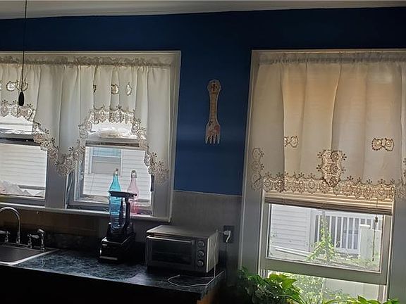 4th image of 1641 Noble Ave