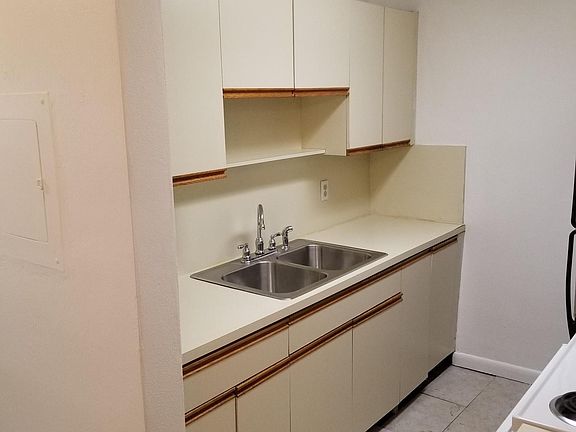 5th image of 3915 S Flagler Dr APT 103