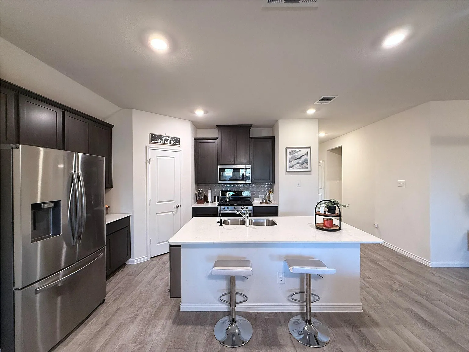 4 bed, 1887 sqft, $2,395 — Photo 3
