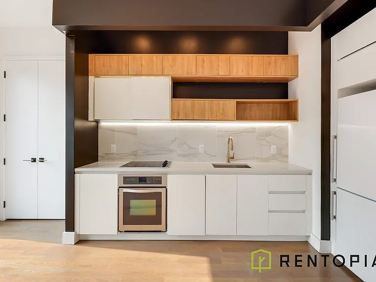 125 Borinquen Pl #605 — Photo 2