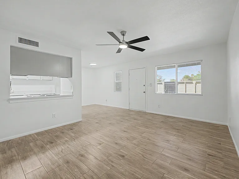 5984 N 48th Ave — Photo 15