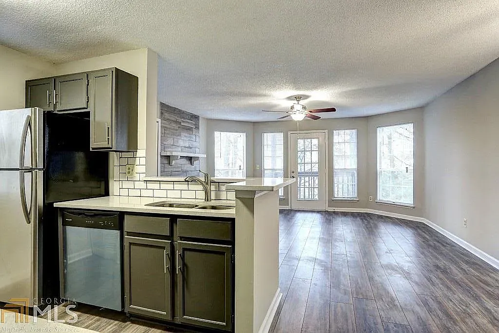 2 bed, 880 sqft, $1,495 — Photo 1