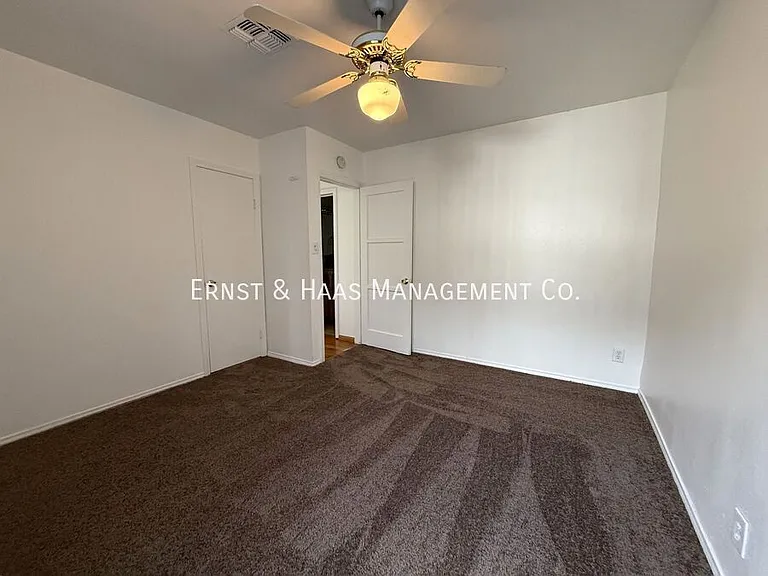 4723 Blackthorne Ave — Photo 19