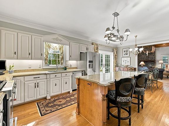 3rd image of 306 Parkwood Rd