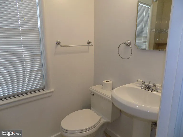 138 S Abingdon St — Photo 22