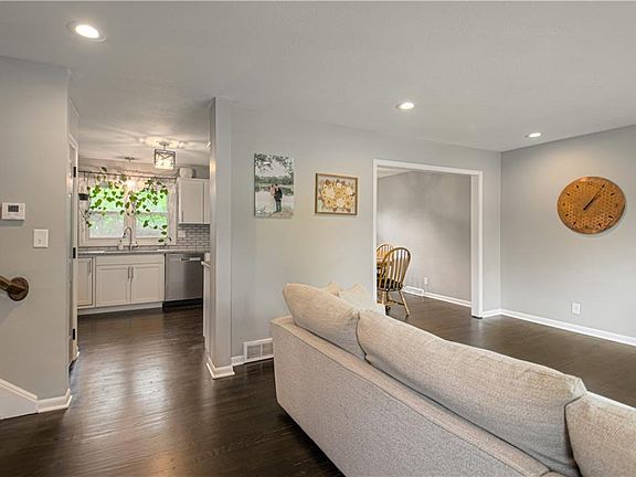 3rd image of 10719 Mersington Ave