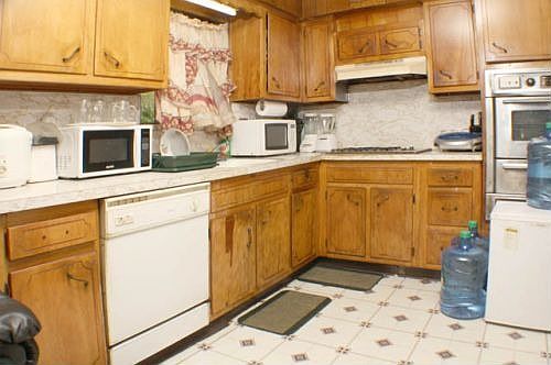 4th image of 4055 Baychester Ave