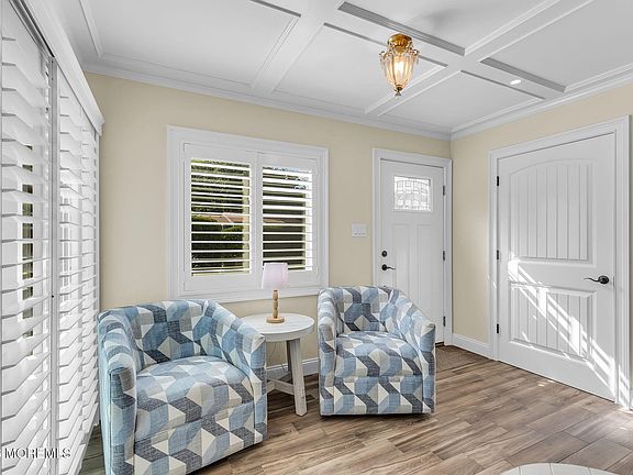 5th image of 20 Lexington Court