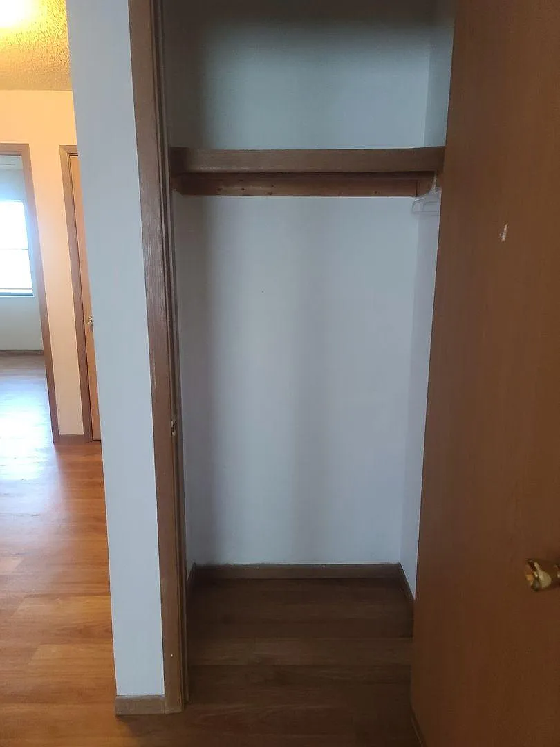 Oak Knoll Apartments — Photo 4