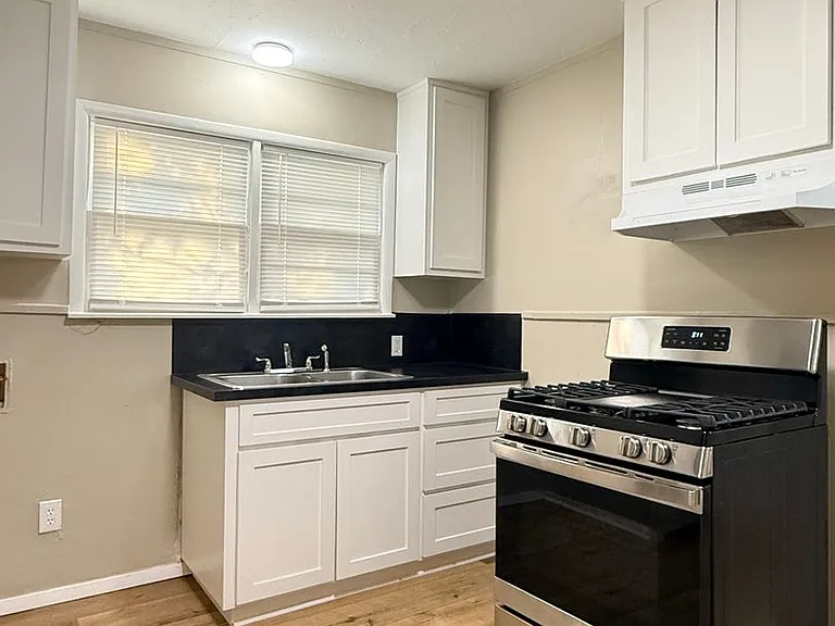 3200 Avenue R — Photo 6