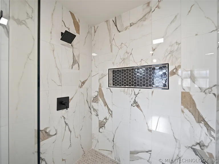 10714 S 86th East Cir — Photo 17