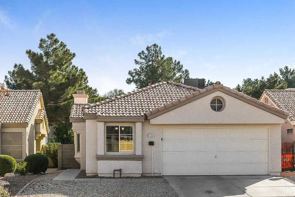 3 bed, 2.0 bath, 1265 sqft, $2,055 — Photo 1