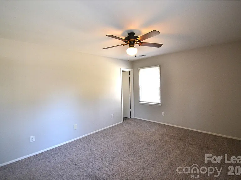 100 Old Farm Ct — Photo 39