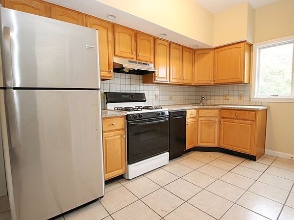 3rd image of 11 Essex St #11B