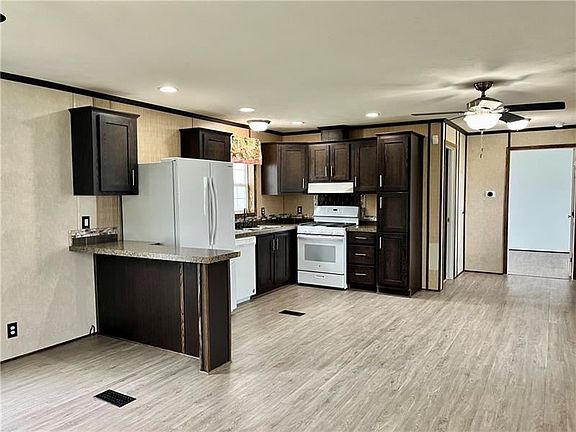 3rd image of 316 Driftwood Dr