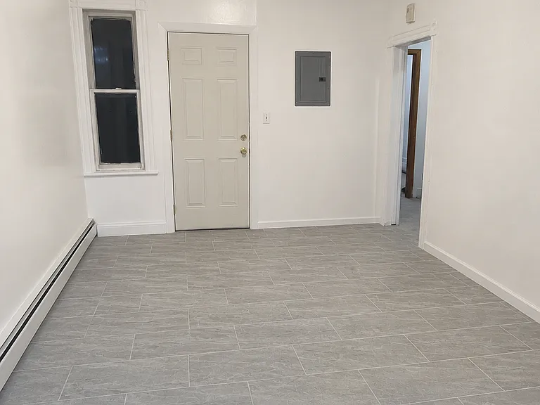 28 Murray Ave — Photo 2