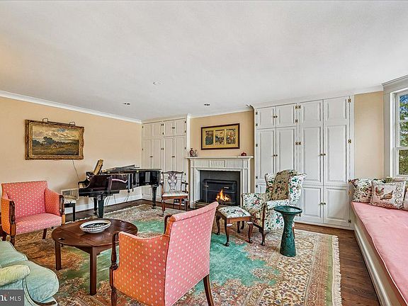 5th image of 4708 Linnean Ave NW