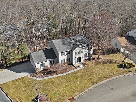 2nd image of 2501 Foxwood Ln