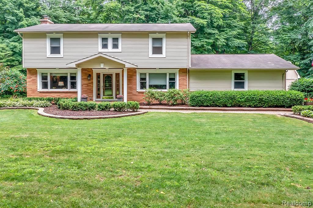 7032 Pontiac Trl, South Lyon, MI 48178 Zillow
