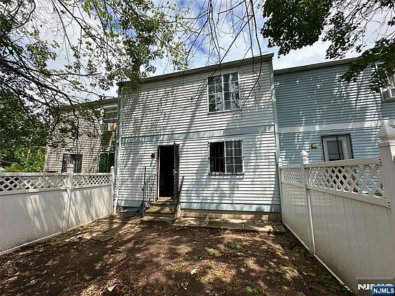 4th image of 110-112 Pearl St