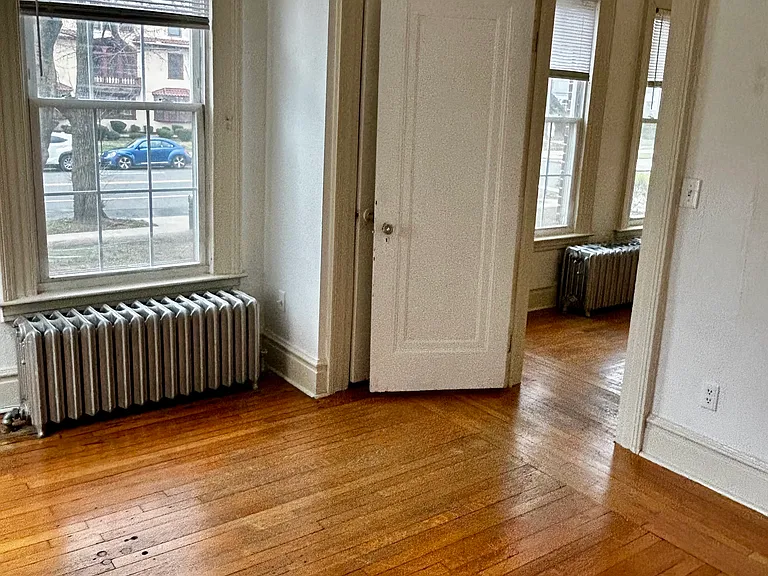 400 Whitney Ave #8 — Photo 7