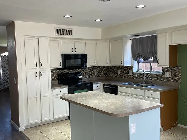12411 W Rancho Dr — Photo 9