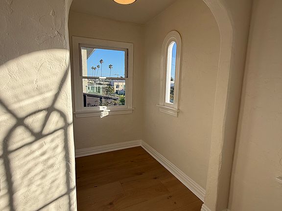 3rd image of 2456 Beverley Ave #2429