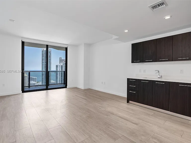 45 SW 9th St #3502 — Photo 2