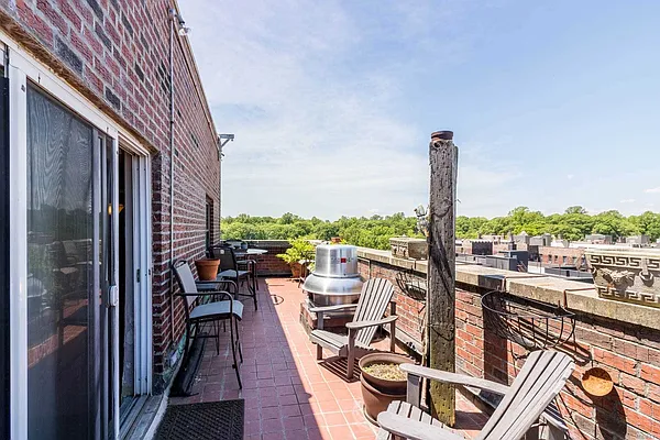 Sold by Prime Realty | media 16