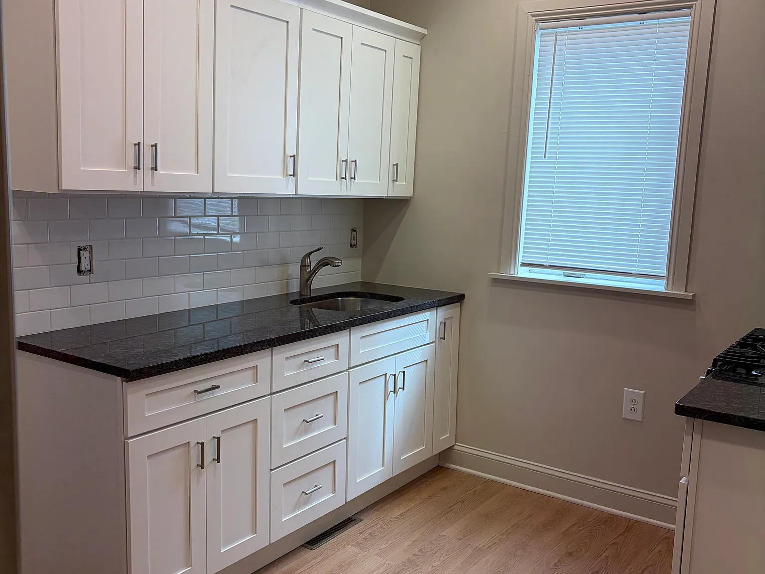 3 bed, 1070 sqft, $2,600 — Photo 2