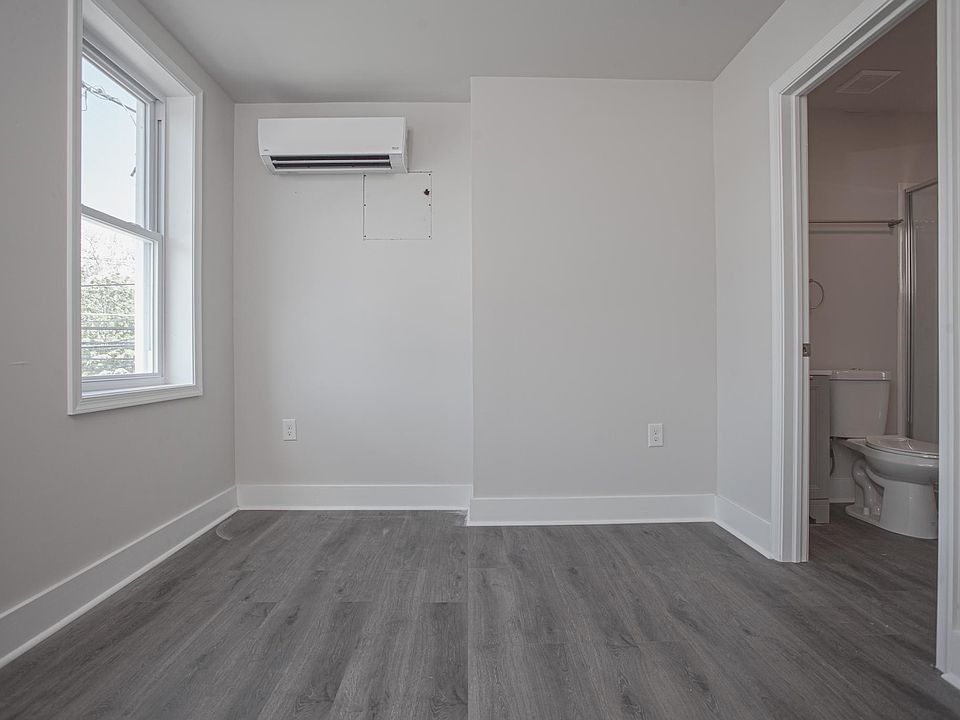 1st image of 2853 N Taylor St #65