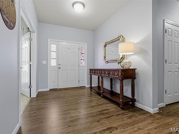 3rd image of 102 Carlton Point Dr