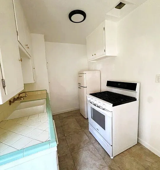 114 S Rampart Blvd — Photo 5