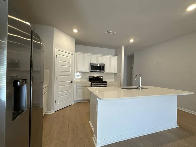 280 Shangrila Way — Photo 3