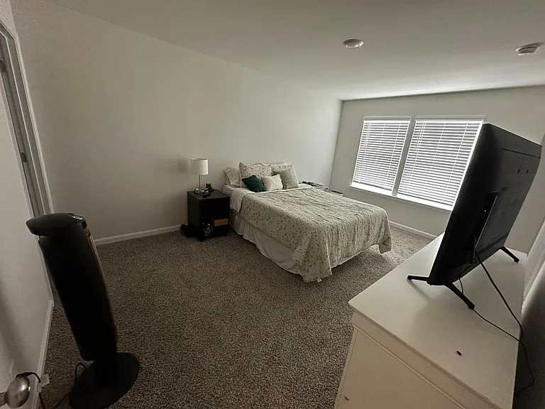 411 Tevis St — Photo 10