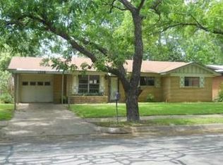1306 Manor Dr, Cleburne, TX 76033