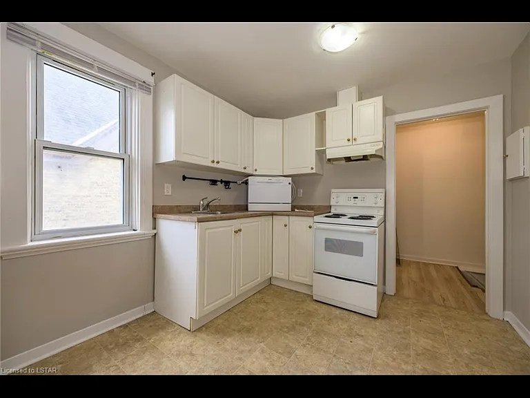 893 Queens Ave — Photo 6