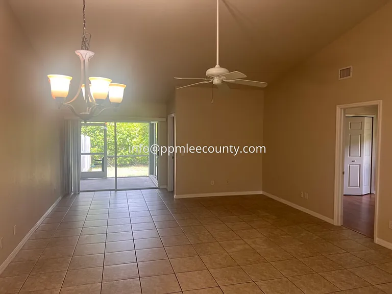 4618 SW 7th Pl — Photo 5