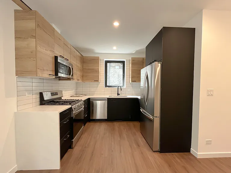 3710 N Kenmore Ave #1 — Photo 2