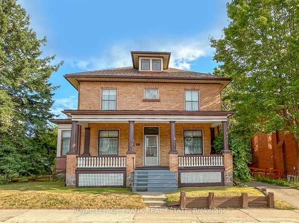 33 Fairbanks St, Oshawa, ON L1H 2L7