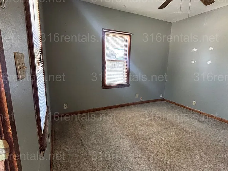 919 W Carr Ave — Photo 2
