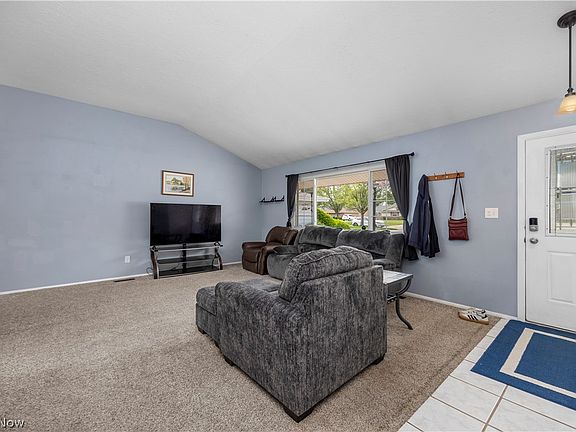 4th image of 25082 Randall Dr