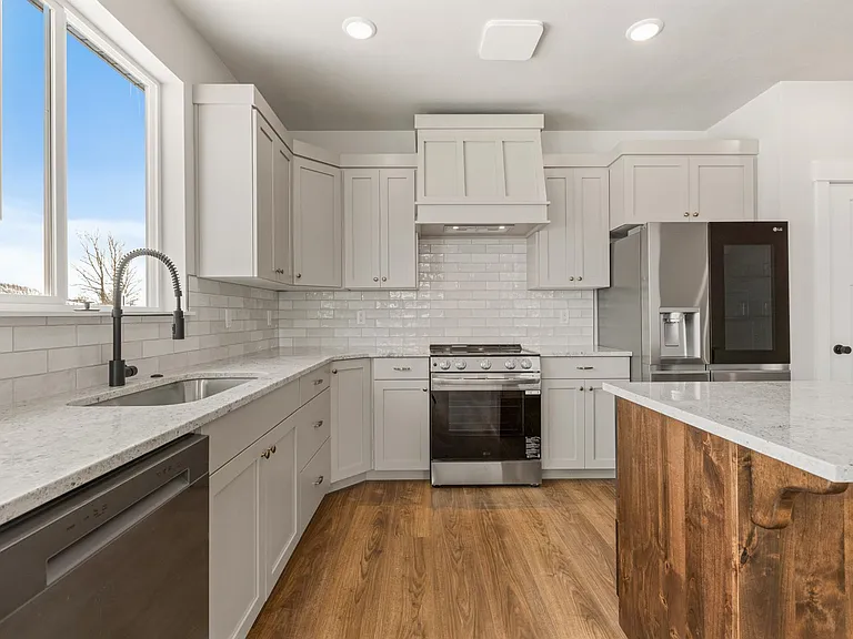 563 S Cutler Ave — Photo 6