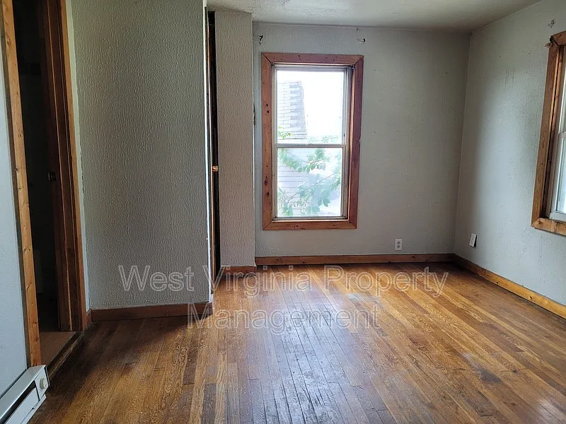 2 bed, 1.0 bath, $725 — Photo 3
