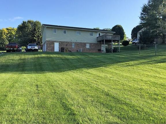 5th image of 466 Brookdale Dr