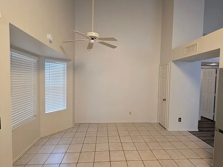 2325 E Lakecrest Dr — Photo 6